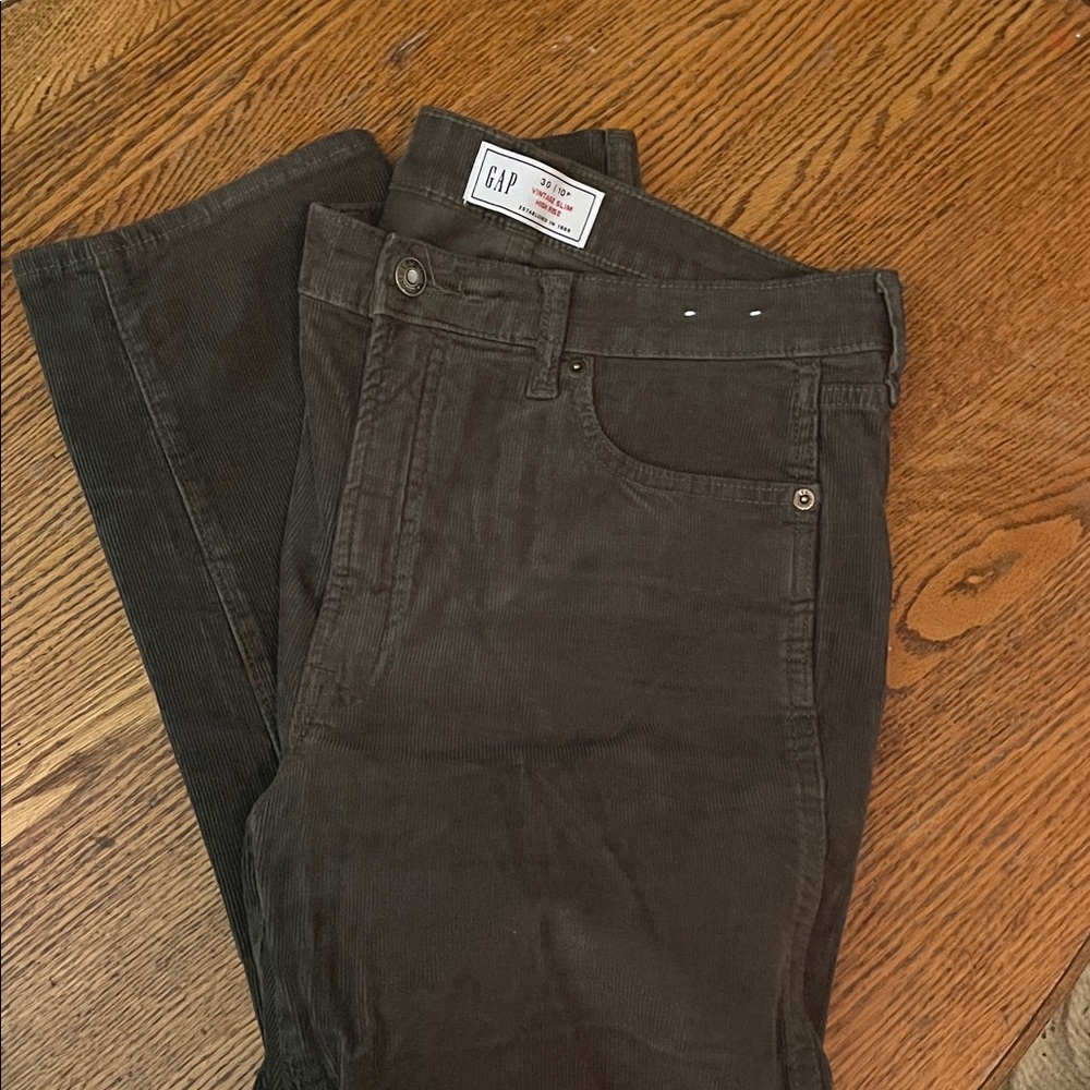 GAP women’s Dark olive Corduroy Pants size 10 petite/ 30